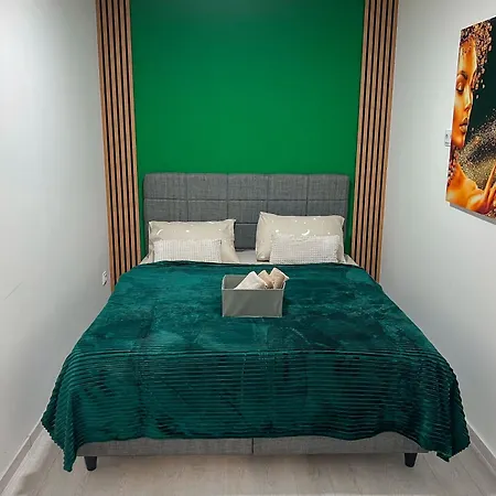 Apartment Royal 1 *